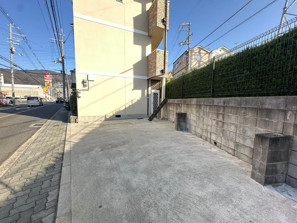 Renovated 5LDK House for Sale in Higashiosaka, Osaka - Thumbnail 2