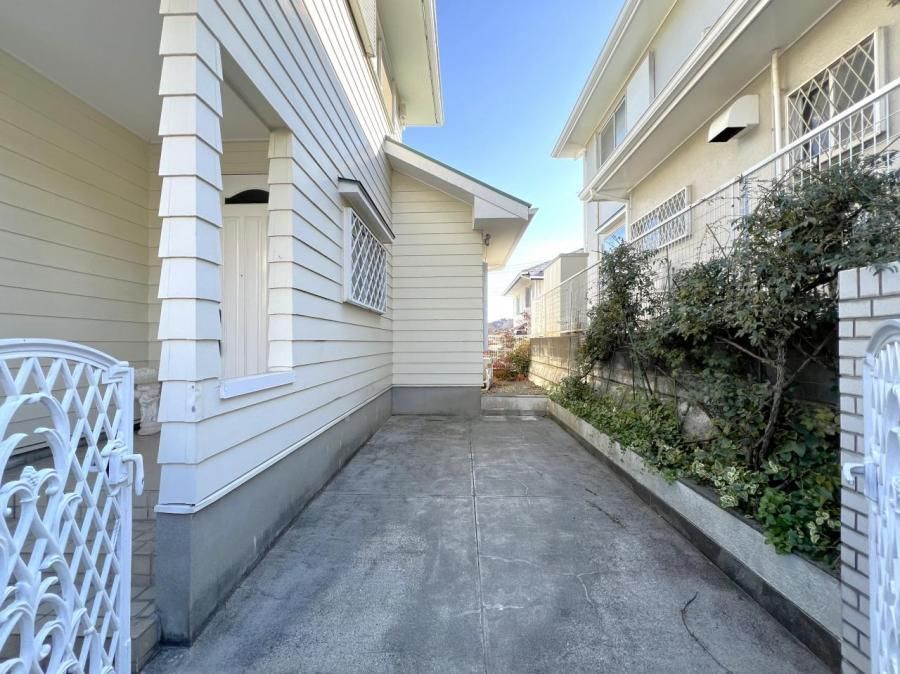Renovated 4LDK House in Yokosuka, Kanagawa - 172 sqm Land - Thumbnail 3