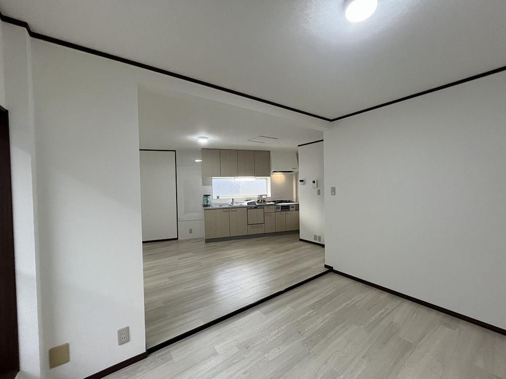 Renovated 3LDK House for Sale in Tsurumi-ku, Osaka - Thumbnail 4