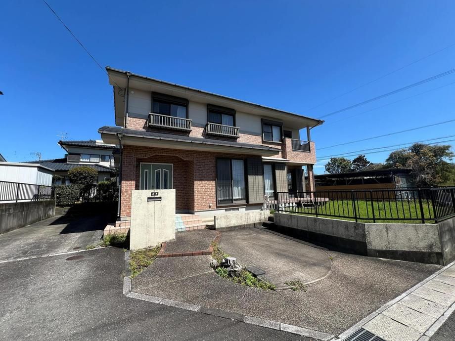 4LDK Detached House in Miyazaki City - 19.8 Million Yen - Thumbnail 2