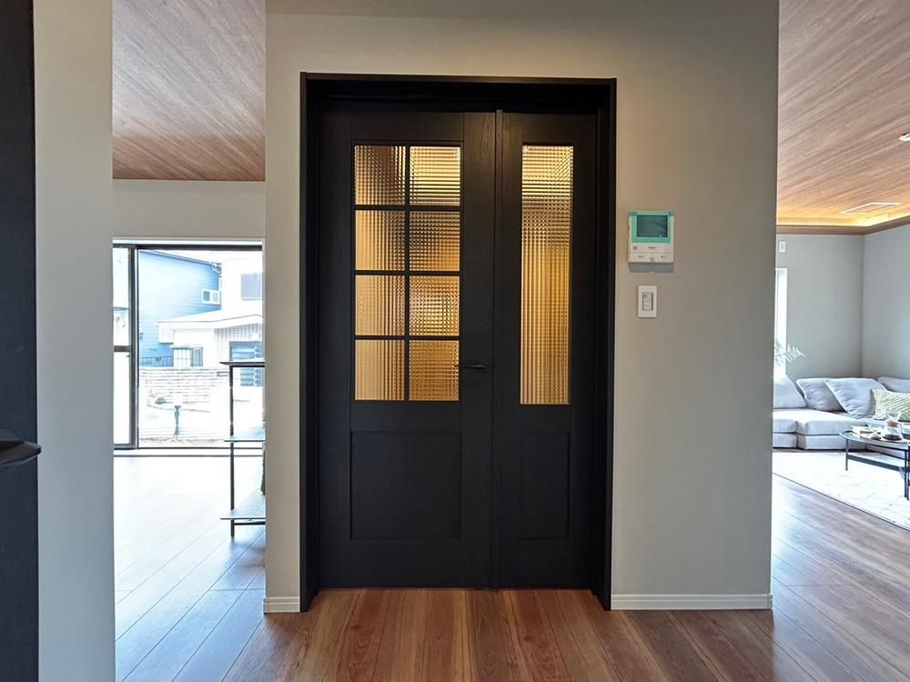 Renovated 4LDK+S House in Hachioji, Tokyo with 6 Car Spaces - Thumbnail 2