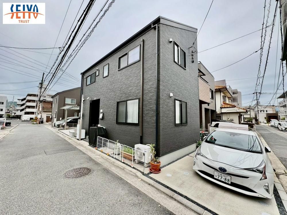 Modern 4LDK House for Sale in Nishihara, Hiroshima - Thumbnail 3