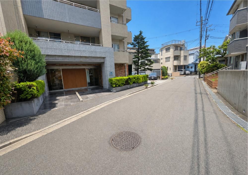 3LDK Apartment for Sale in Minami Ward, Yokohama - Thumbnail 2