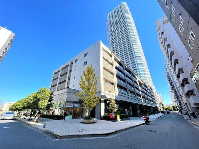 2LDK Apartment in Shinjuku, Tokyo - 61m² Corner Unit - Thumbnail 4