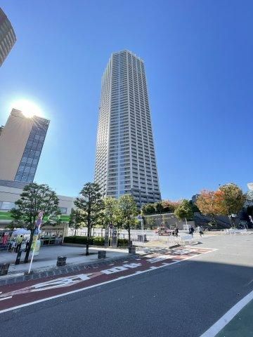 2LDK Apartment in Shinjuku, Tokyo - 61m² Corner Unit - Thumbnail 3