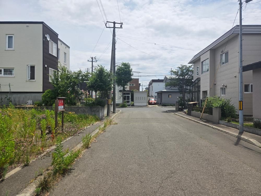 Building Land in Teine-ku, Sapporo: 198.42m2 South-West Facing Plot - Image 1