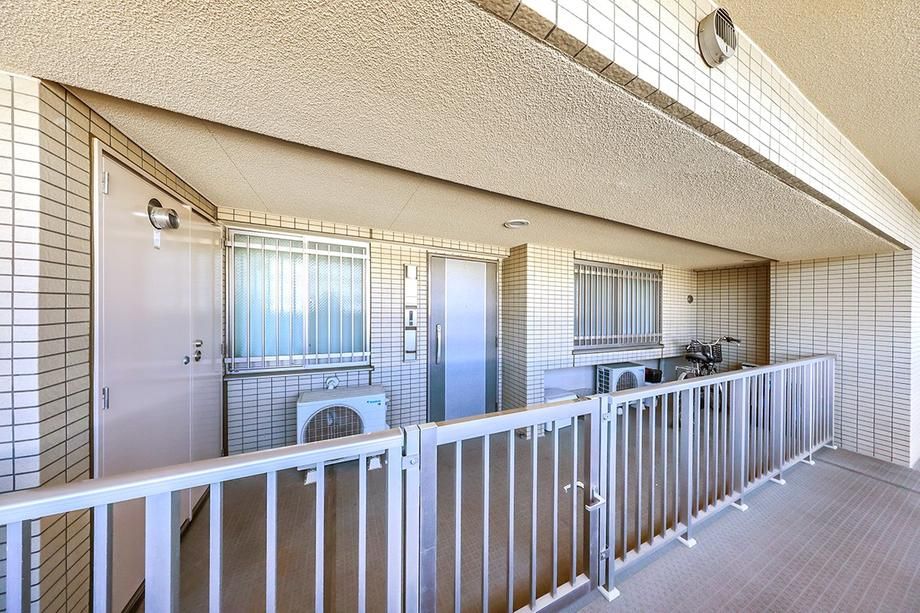 3LDK 71.1m² Apartment for Sale in Yokohama Naka-ku - Thumbnail 4