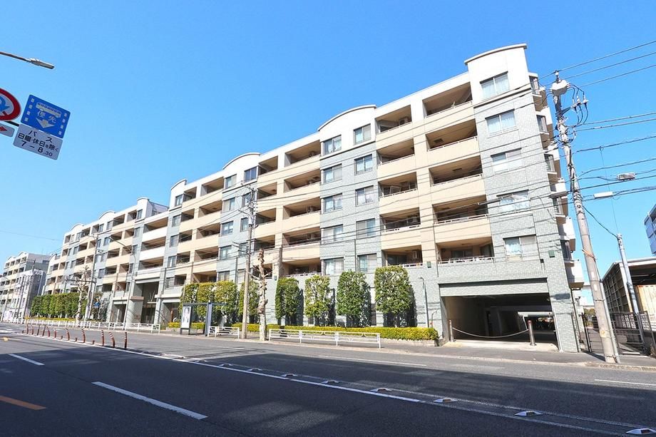 3LDK 71.1m² Apartment for Sale in Yokohama Naka-ku - Thumbnail 2