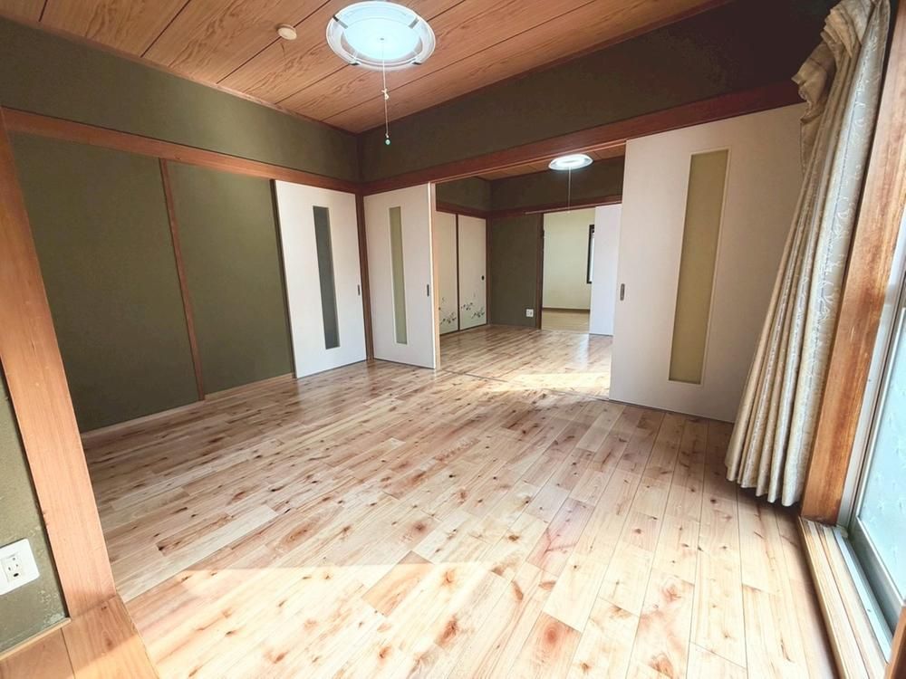 4LDK Renovated House in Yukuhashi, Fukuoka | 12.8M Yen - Thumbnail 2