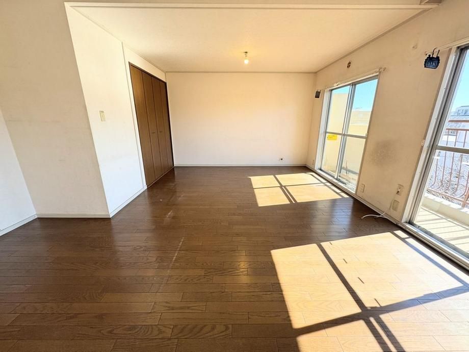 2LDK Apartment for Sale in Miyamae Ward, Kawasaki - 68.3 sqm - Thumbnail 3