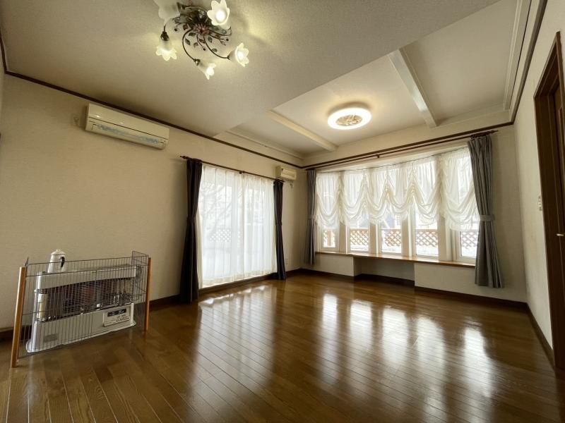 5LDK+2S House on Corner Lot in Kiyota, Sapporo - Thumbnail 2