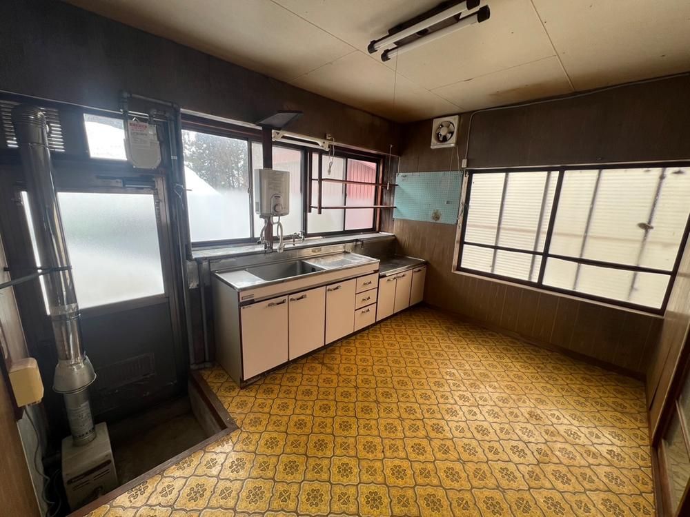 6DK Detached House for Sale in Joetsu, Niigata - Thumbnail 2