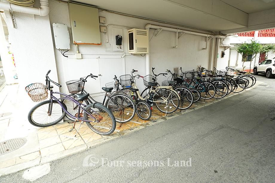 Spacious 2LDK Apartment for Sale in Chigasaki, Kanagawa - Thumbnail 3