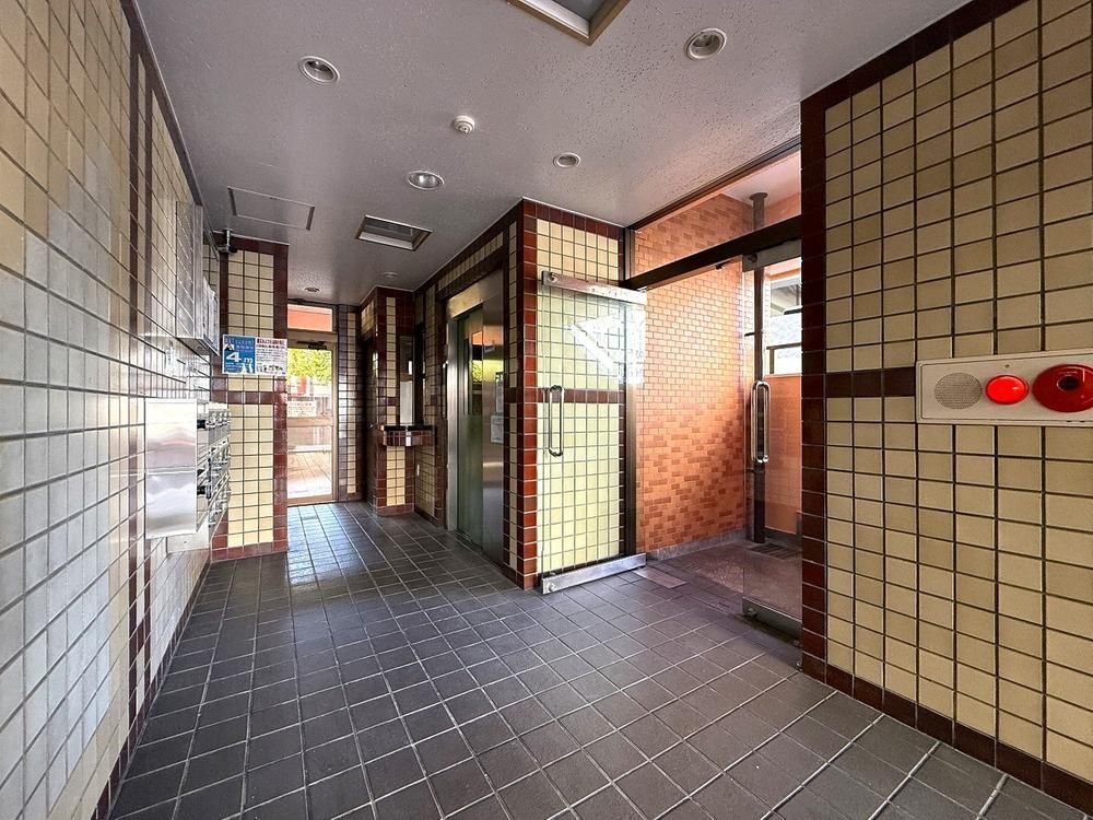 Renovated 2LDK Apartment 64.89m2 in Naha, Okinawa - Thumbnail 4