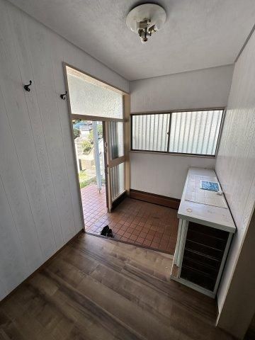 4LDK House with Large Garden in Yokosuka for 12.5 Million Yen - Thumbnail 2