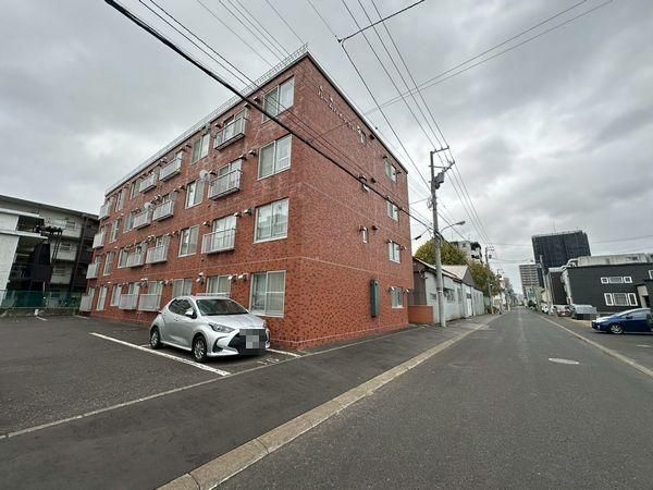 2LDK+S Corner Apartment for Sale in Toyohira, Sapporo - Thumbnail 2