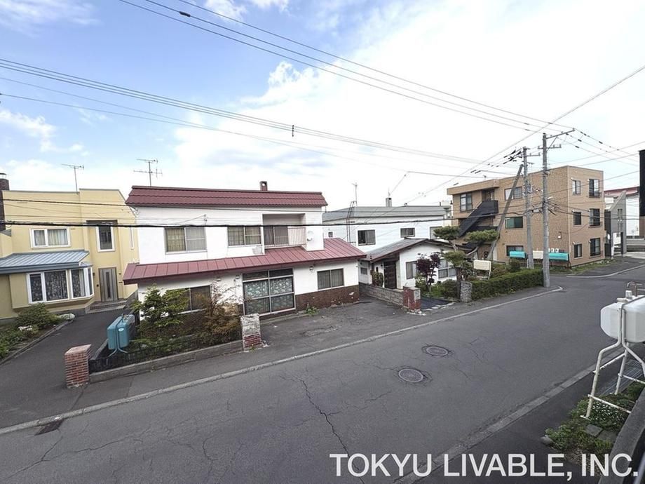 3-Storey House for Sale in Toyohira Ward, Sapporo, 218.7m2 - Thumbnail 2