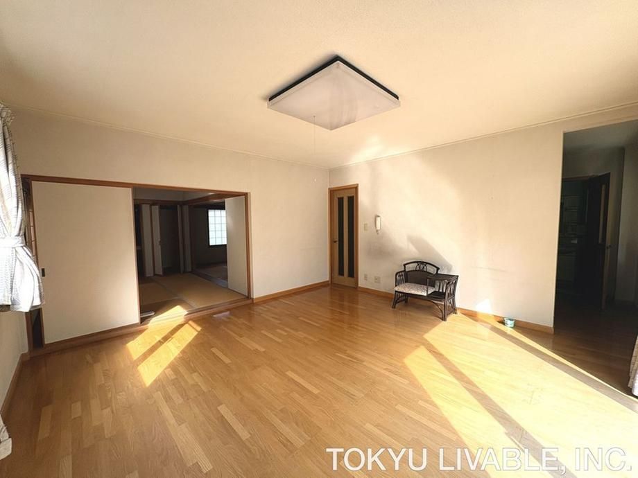 3-Storey House for Sale in Toyohira Ward, Sapporo, 218.7m2 - Thumbnail 3