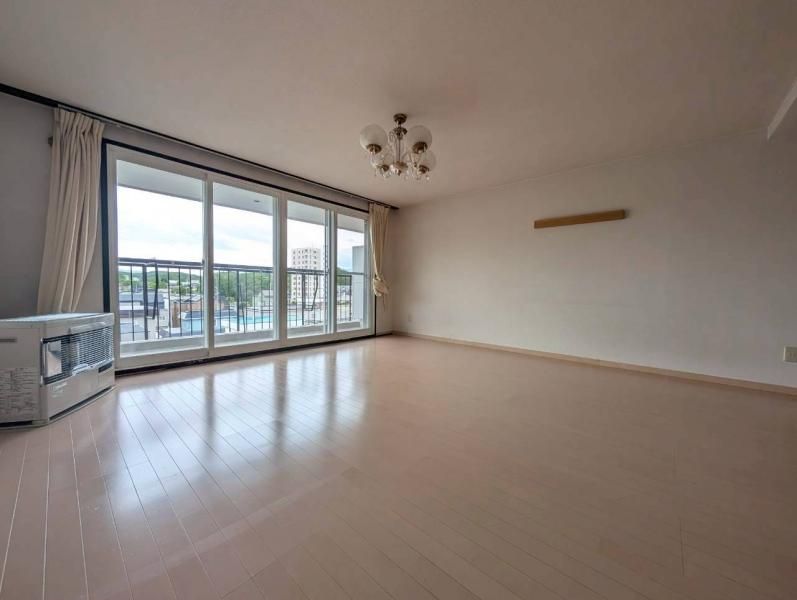 Spacious 2LDK Maisonette Apartment Near Jieitaimae Station, Sapporo - Thumbnail 4