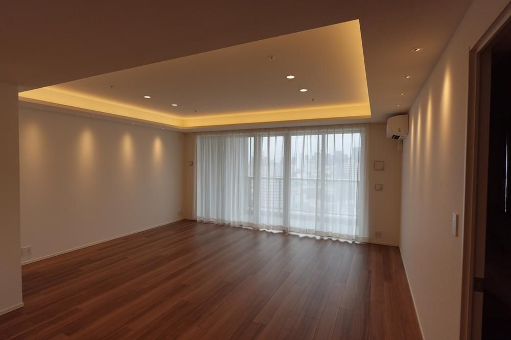 2LDK Apartment for Sale in Chuo City, Tokyo - 73.94m2 - Thumbnail 2