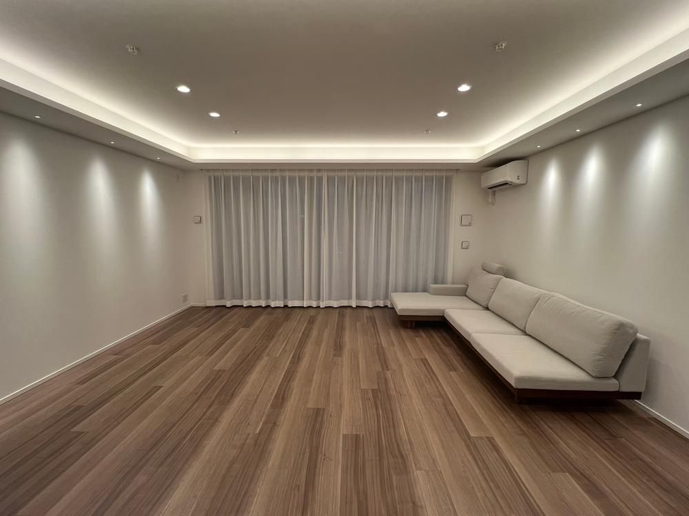 2LDK Apartment for Sale in Chuo City, Tokyo - 73.94m2 - Thumbnail 3