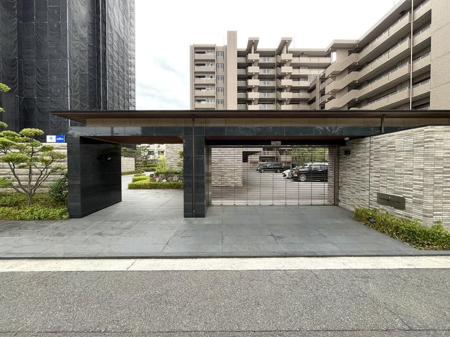 2LDK Apartment for Sale in Takamatsu, Kagawa - 109.5 sqm - Thumbnail 2
