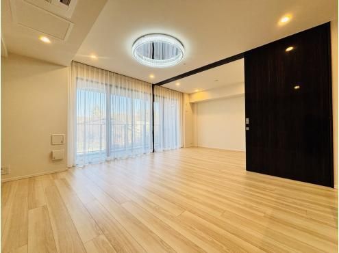 2LDK+2S Apartment for Sale in Shinjuku, Tokyo - Thumbnail 2