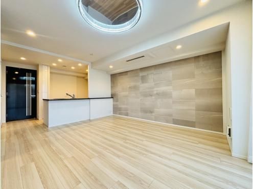 2LDK+2S Apartment for Sale in Shinjuku, Tokyo - Thumbnail 3