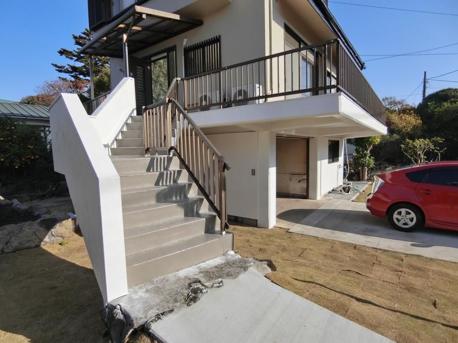 Renovated 3LDK Garage House in Izu Kogen with Ocean Access - Thumbnail 4