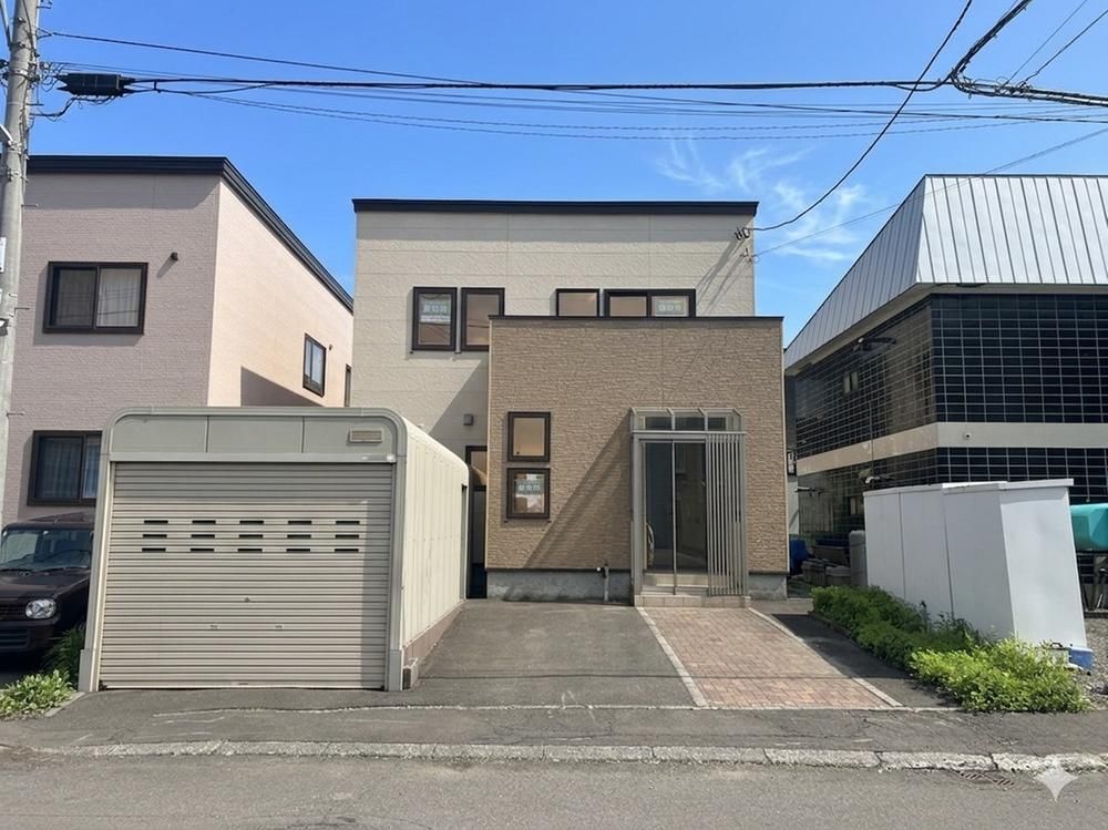 Renovated 4LDK House Near Nopporo Station in Ebetsu - Thumbnail 2
