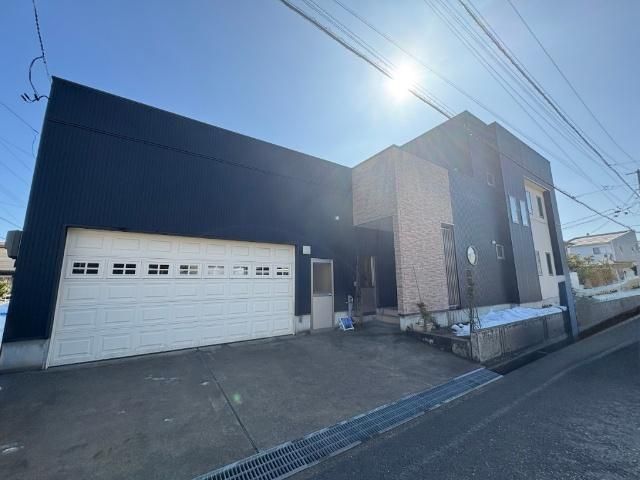 5LDK House for Sale in Kasugayama-cho, Joetsu City with Large Garden - Thumbnail 2