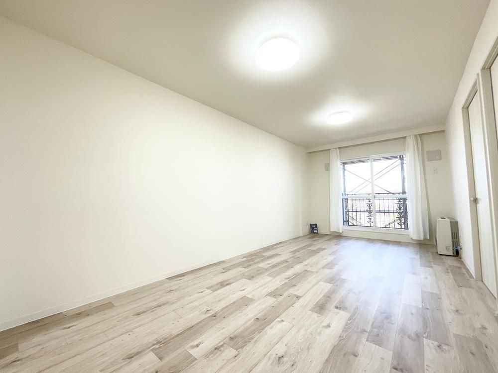Renovated 2LDK Apartment in Higashinaebo, Sapporo for Sale - Thumbnail 4