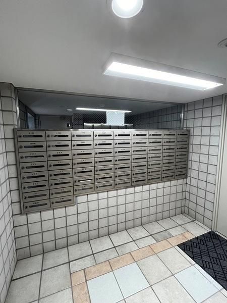 Renovated 3LDK Apartment in Hiroshima's Riverside Square - Thumbnail 4