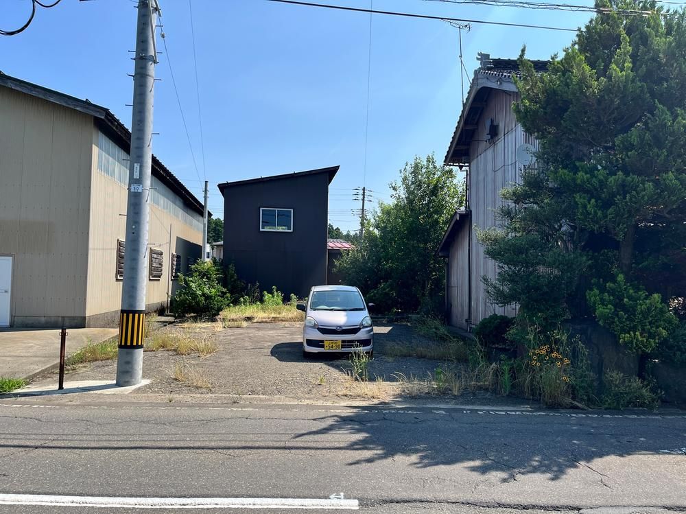 10DK Used House on Large Corner Lot in Joetsu, Niigata - Thumbnail 2