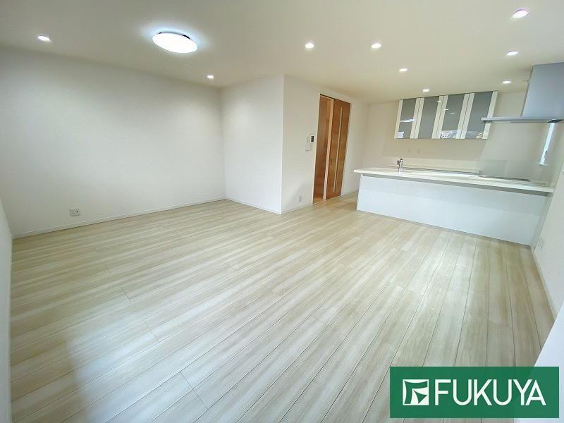 4LDK Detached House for Sale in Neyagawa, Osaka - Thumbnail 3