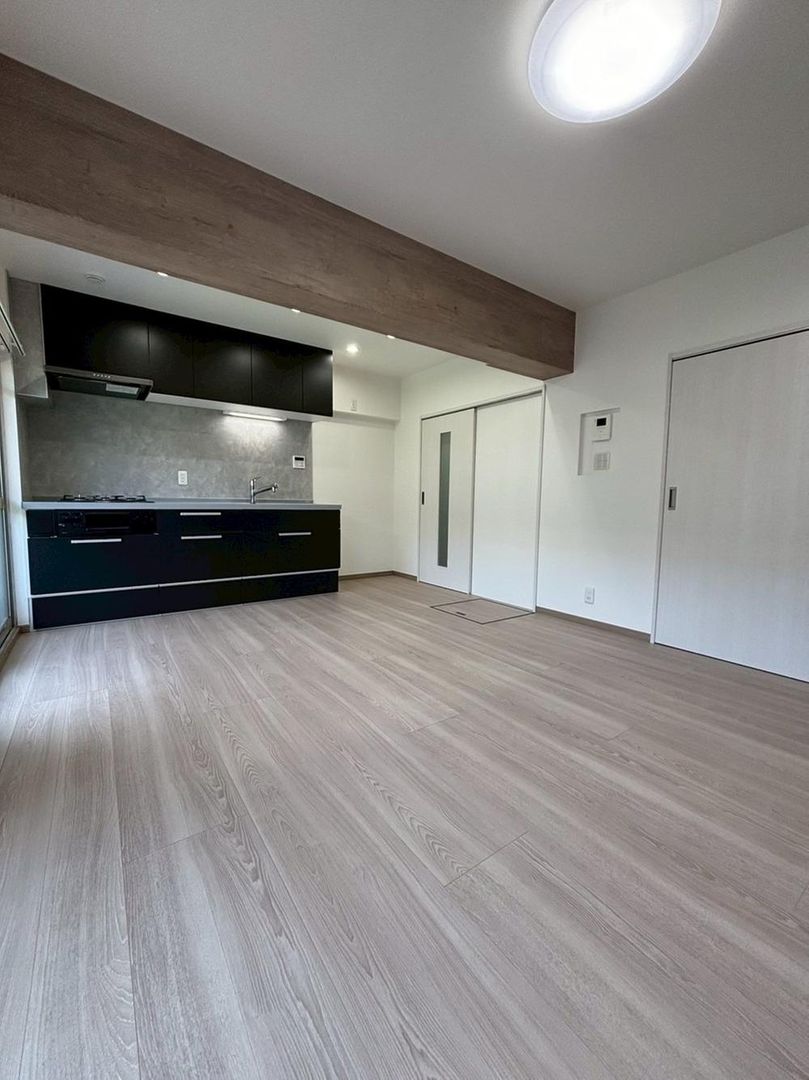 Renovated 2LDK Apartment in Isogo, Yokohama - 12.8M Yen - Thumbnail 3
