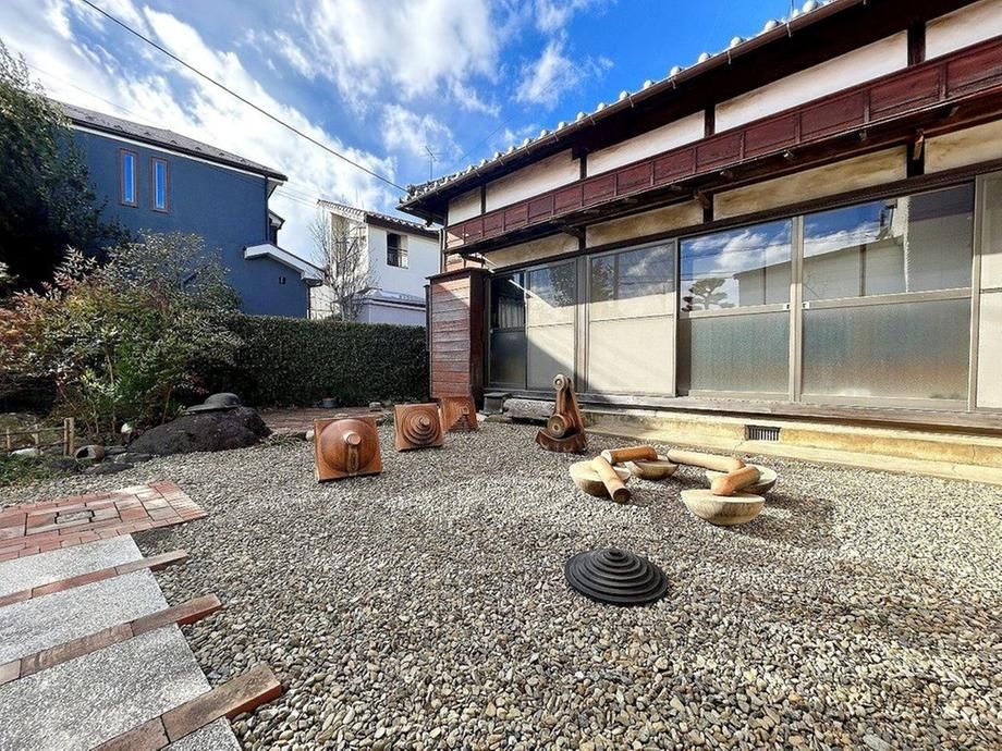 Spacious 1LDK House with Large Garden in Hamura, Tokyo - Thumbnail 2