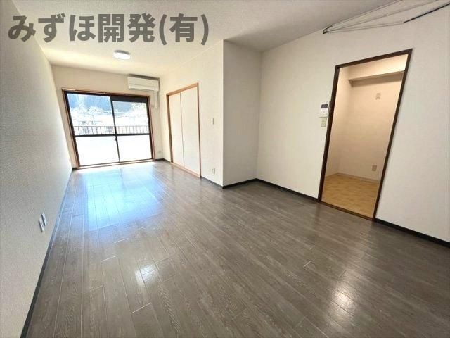 Renovated 2LDK Apartment for Sale in Yamagata City, 6.9M Yen - Thumbnail 4