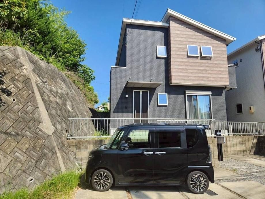 3LDK House with Solar Panels on Corner Lot in Tsu City - Thumbnail 2