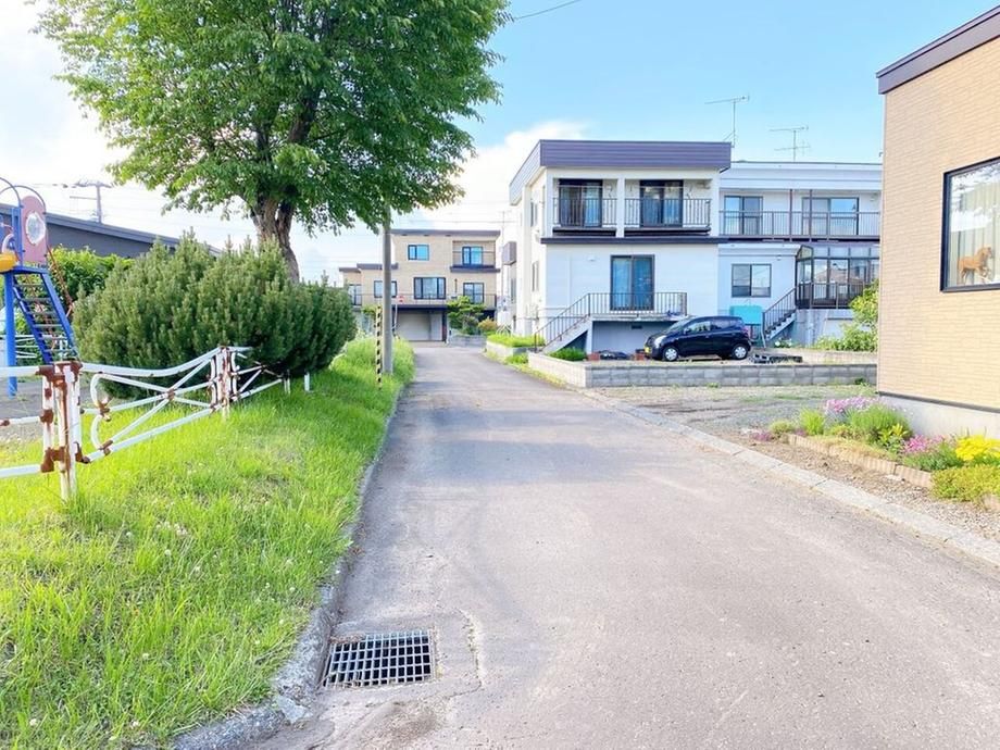 Land for Sale in Kitahiroshima, Hokkaido - 254m2 Corner Lot - Thumbnail 3