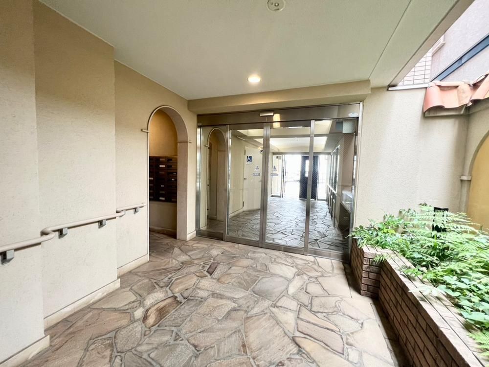 Renovated 3LDK Apartment in Kawasaki, Kanagawa - 75.3m² - Thumbnail 4
