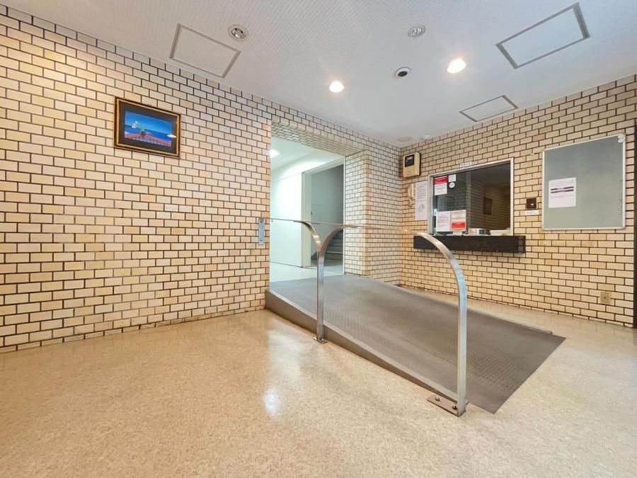 Condominium Sendagi 1LDK Apartment for Sale in Bunkyo, Tokyo - Thumbnail 4