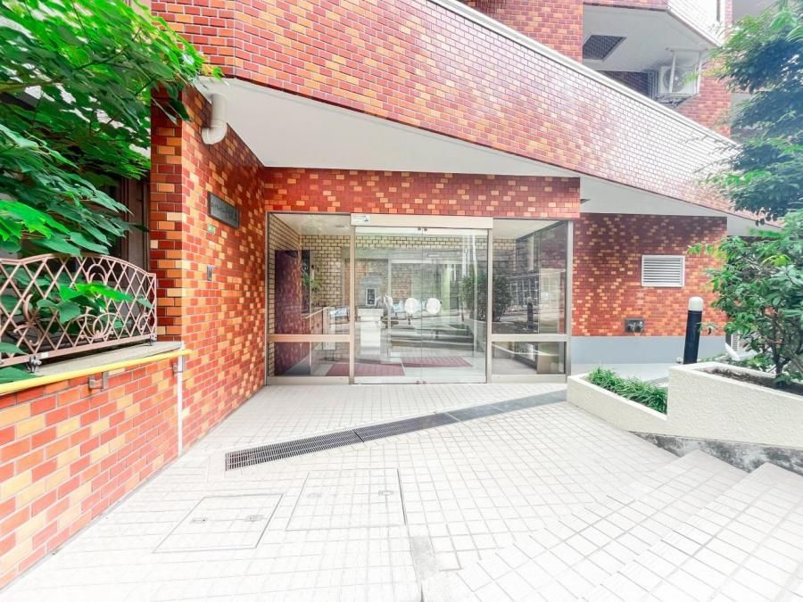 Condominium Sendagi 1LDK Apartment for Sale in Bunkyo, Tokyo - Thumbnail 3