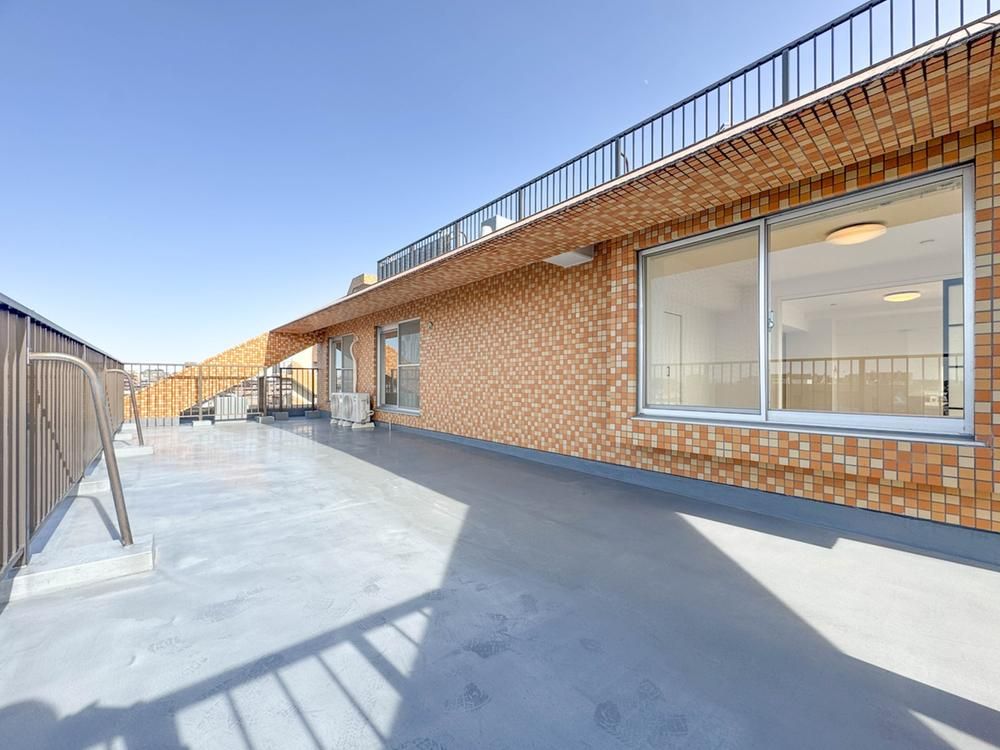 4LDK Apartment for Sale in Saitama City with Roof Balcony - Thumbnail 2