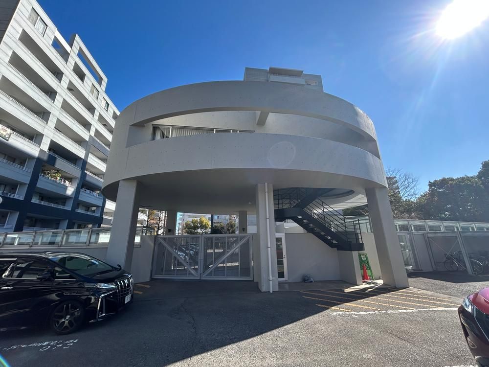 Nexus Kashii Park Avenue 3LDK Renovated Condo for Sale in Fukuoka - Thumbnail 2