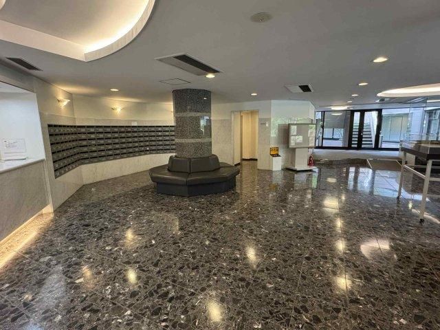 2LDK Resale Apartment in Karuizawa with Balcony and Pet Allowance - Thumbnail 2