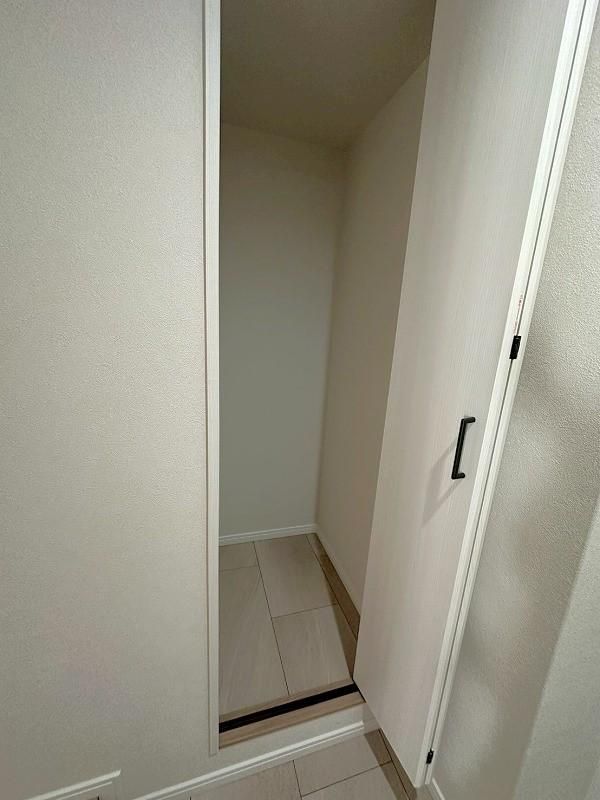 Refurbished 3LDK Apartment in Kobe's Miyamadai | 1380万 Yen - Thumbnail 2