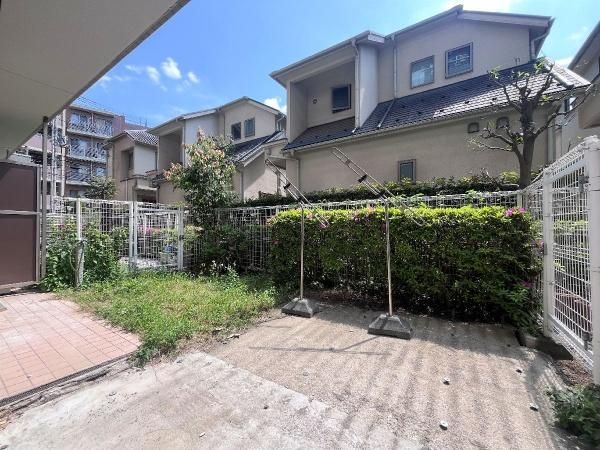 3LDK Apartment for Sale in Nakahara-ku, Kawasaki with Private Garden - Thumbnail 2