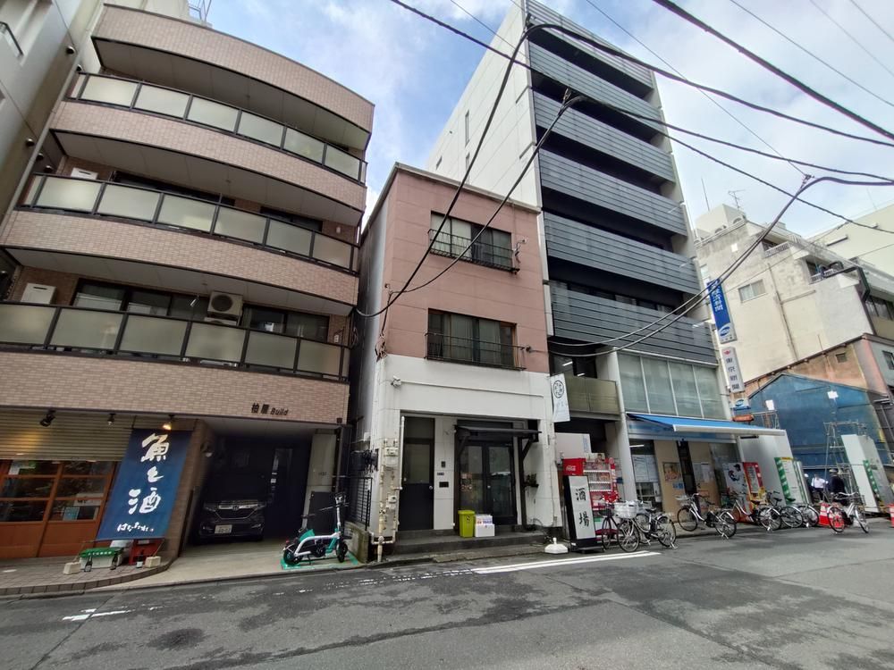 2LDK 3-Story House for Sale in Chuo Ward, Tokyo - Thumbnail 2