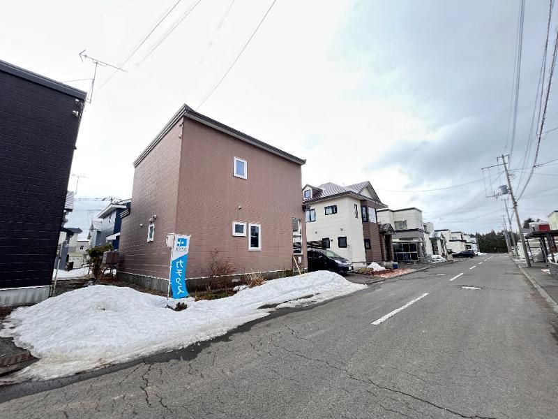 4LDK Renovated House in Eniwa, Hokkaido with 201m2 Plot - Thumbnail 2